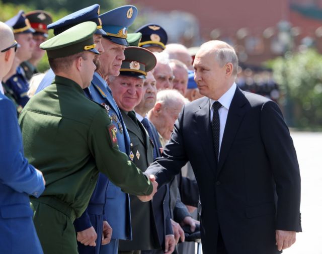 புதின் பலவீனமாக உள்ளாரா? வாக்னர் படையின் கிளர்ச்சி நடவடிக்கை எதை காட்டுகிறது?