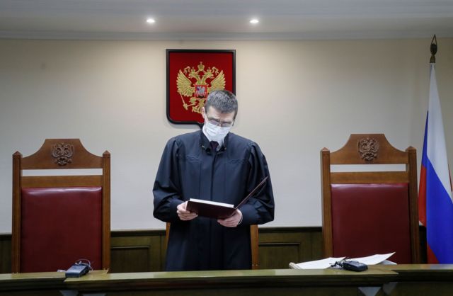 Судья Верховного суда Олег Нефедов во время слушания по поводу признания “ЛГБТ-движения” экстремистским