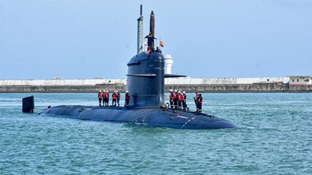 இலங்கையில் இந்தியா - பாக். கப்பல்கள்