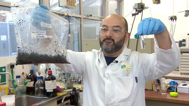 Sergio Lima en su laboratorio. 