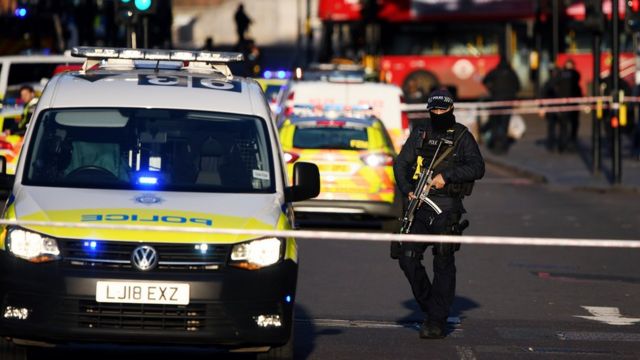 الشرطة في مكان وقوع هجوم لندن بريدج في نوفمبر/تشرين الثاني من العام 2019