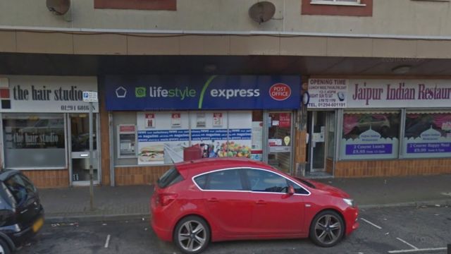 Woman threatened during Ardrossan post office raid - BBC News