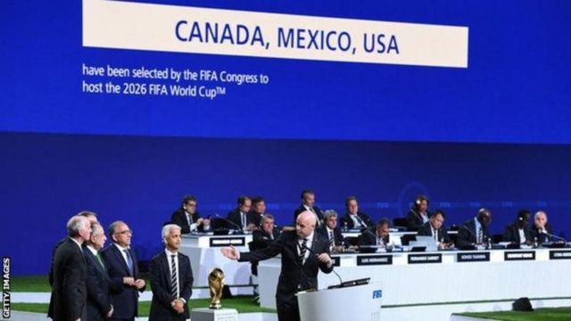 สมาชิกฟีฟ่าลงคะแนนเลือกเจ้าภาพจัดการแข่งขันฟุตบอลโลกปี 2026 ที่การประชุมใหญ่ในกรุงมอสโก ประเทศรัสเซีย