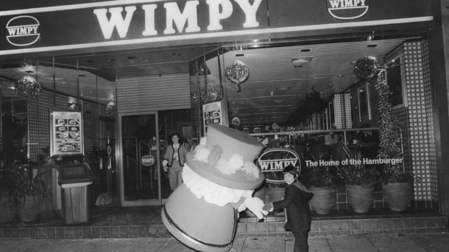 Out with a Wimpy city says goodbye to burger joint - BBC News