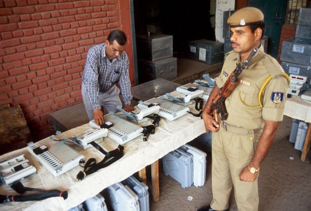 ஒரே நாடு ஒரே  தேர்தல்: இந்தியாவில் அரசமைப்பு நெருக்கடியை ஏற்படுத்துமா?