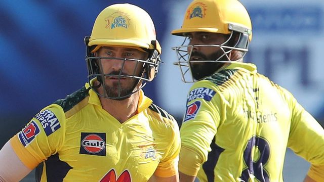 சென்னை அணியின் டூப்ளெஸ்ஸீஸ் மற்றும் ரவீந்திர ஜடேஜா