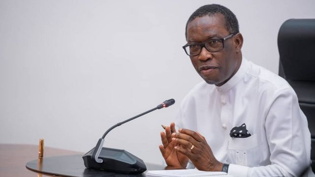 Ifeanyị Okowa: Kwụghachi ụgwọ ị nara ụmụakwụkwọ n'ụzọ ezighi ezi - BBC News  Ìgbò