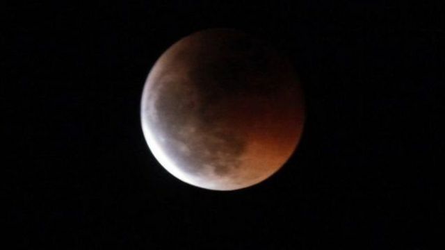 Lunar Eclipse : આજે ચંદ્રગ્રહણ, જાણો ક્યારે શરૂ થશે અને કેવું દેખાશે - BBC News ગુજરાતી