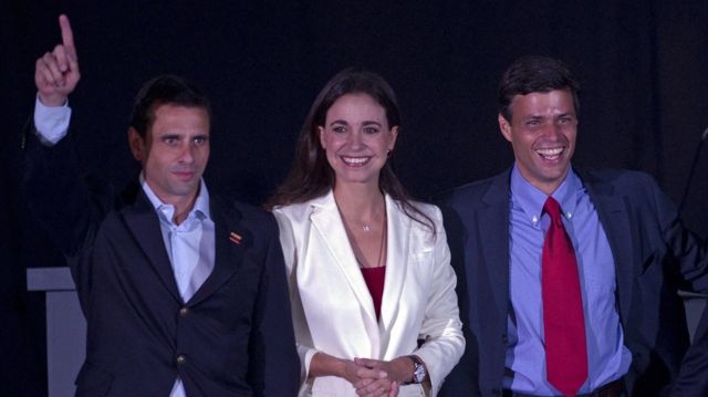 María Corina Machado junto a Henrique Capriles (a la izq) y Leopoldo López. López