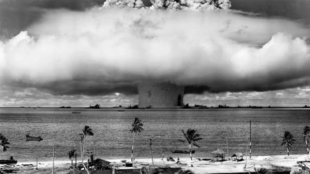 Підводний ядерний вибух на атолі Бікіні на Маршаллових островах
