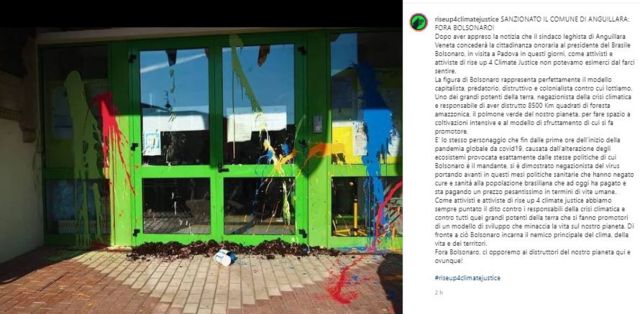 Grupo RiseUp4ClimateJustice jogou fezes na prefeitura de Anguillara Veneta em protesto contra homenagem a Bolsonaro