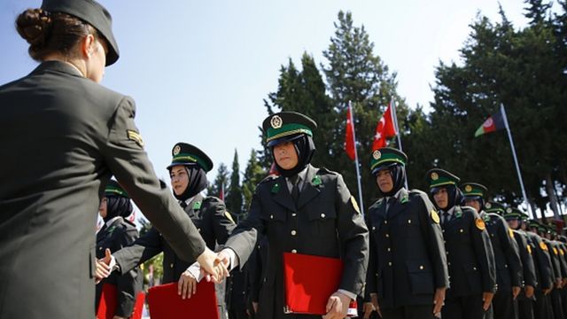Afgan ordusunun kadın askerleri Antalya'da eğitim gördü