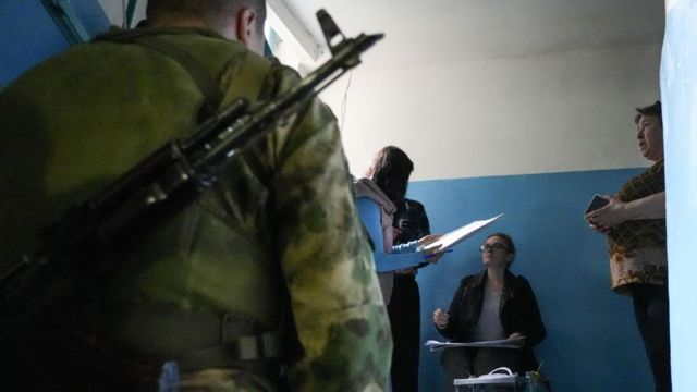 Donetsk'teki oy verme işlemi