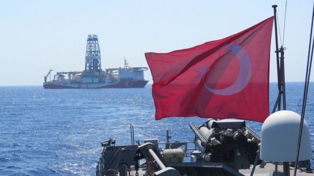 Doğu Akdeniz'de hidrokarbon araması yapan Yavuz sondaj gemisi.