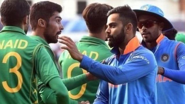 இந்தியா மற்றும் பாகிஸ்தான் அணியினர்