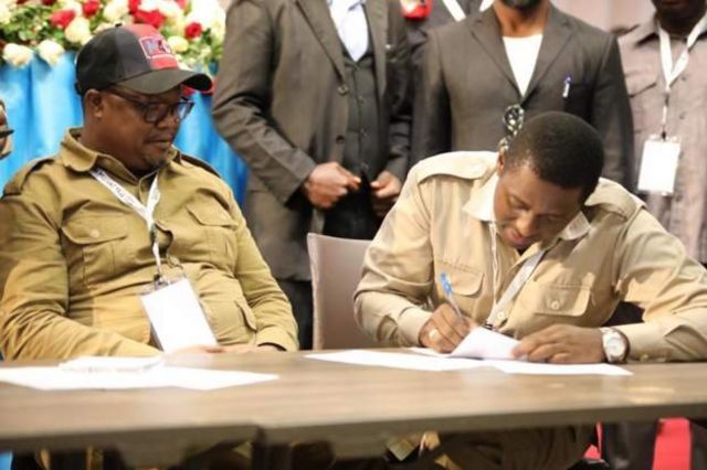 Tundu Lissu kushoto ndiye aliyekuwa mgombea wa urais kwa tiketi ya Chadema