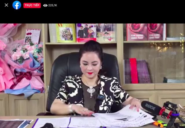 Có thời điểm số người xem livestream trên trang Facebook page CEO Nguyễn Phương Hằng gần 230.000 người