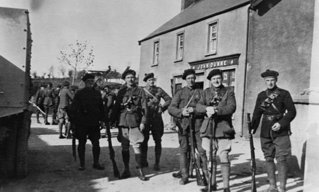 1921'de İrlanda'ya gönderilen 'Kara ve Taba' adıyla anılan özel birlikler