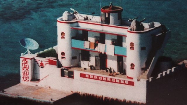 Một công trình của Trung Quốc ở Gạc Ma - Ảnh do hải quân Phillipines chụp năm 1999