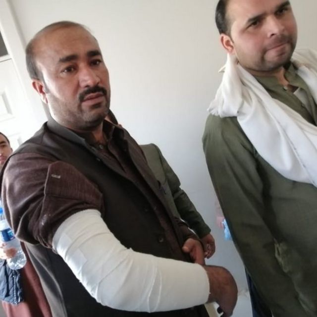 Young doctors protest in Quetta: Police try to arrest Assistant Commissioner on doctor's protest in Quetta (Roz Dunya News) Young doctors protest in Quetta: Police try to arrest Assistant Commissioner on doctor's protest in Quetta (Roz Dunya News)