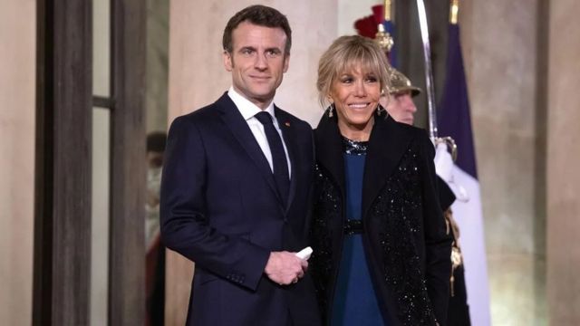 O presidente francês Emmanuel e a primeira-dama Brigitte Macron