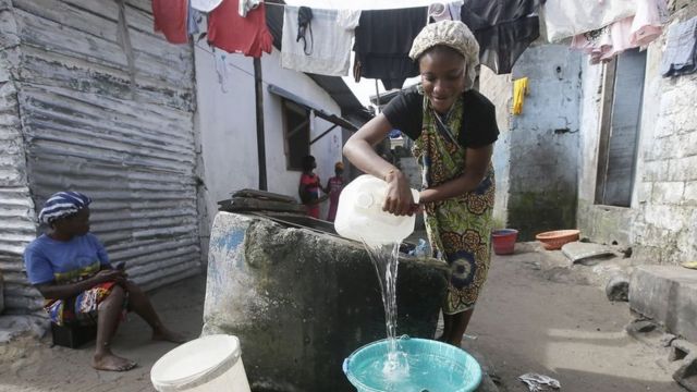 در بسیاری مناطق دنیا پیدا کردن آب برای شست‌وشوی مرتب دست‌ها چندان آسان نیست
