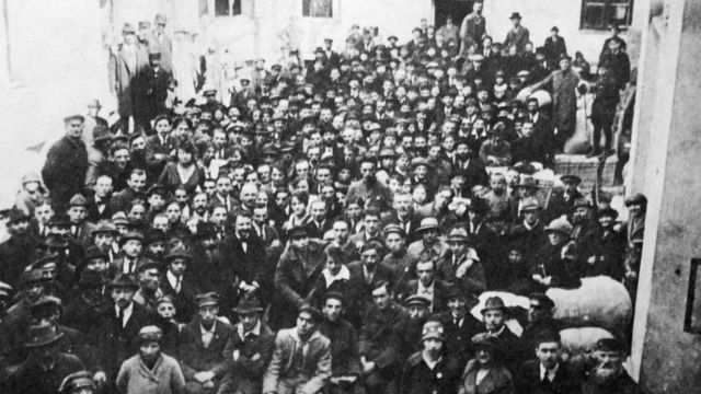 يهود يغادرون بولندا باتجاه فلسطين. عام 1922
