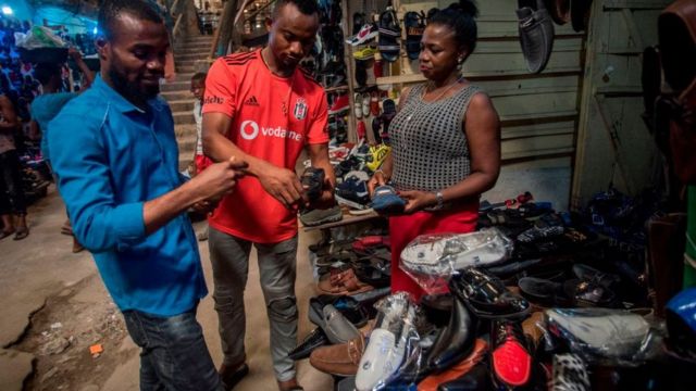 Les commerçants au marché Aba