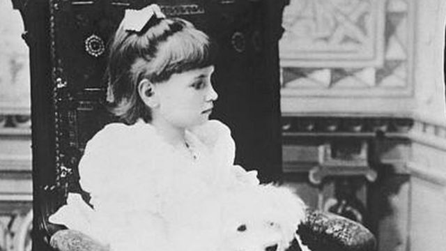 هيلين كيلر في عمر السابعة عام 1887