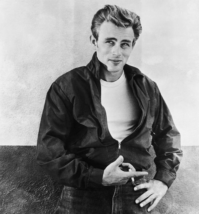 James Dean en el set de la películas "Rebelde sin causa".