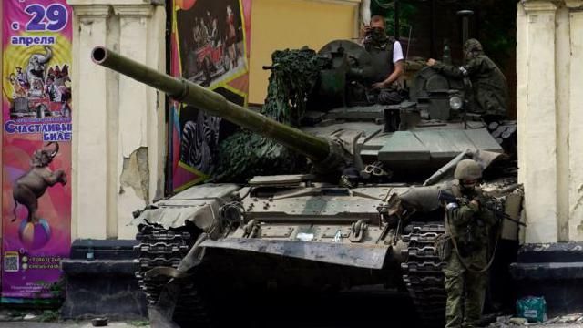 Tanques de los mercenerios rusos Wagner dentro de Rusia.