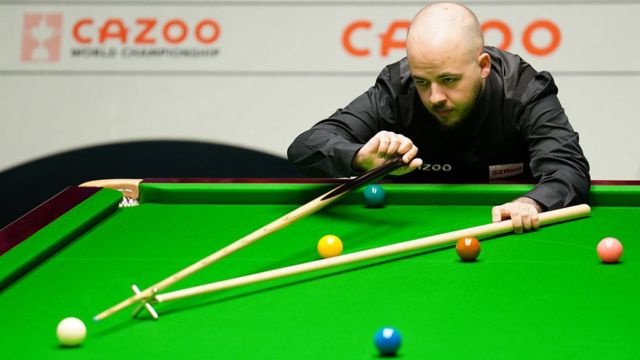 Sheffield, UK. 15th Apr, 2023. 15th April 2023; The Crucible, Sheffield,  England: 2023 Cazoo World Snooker