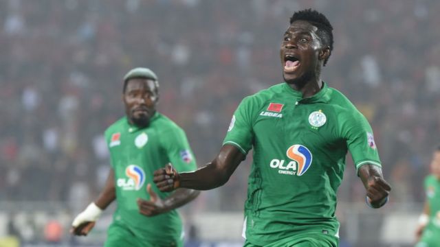 Au premier plan, le Congolais Ben Malango, du Raja Casablanca - ici lors d'un match du Championnat arabe des clubs, à Casablanca, le 23 novembre 2019.