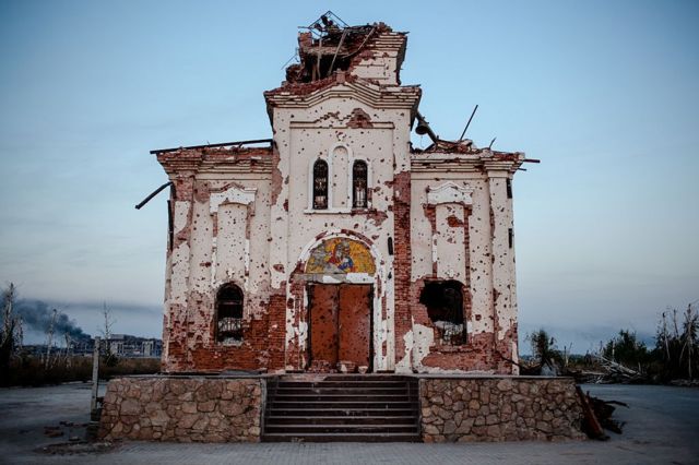 Церква під Донецьком зі слідами обстрілів