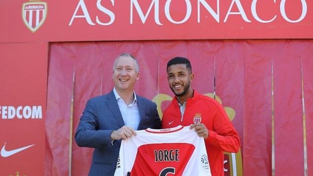 Vadim Vasilyev apporte "tout son soutien et toute son amitié au Borussia Dortmund et au joueur qui a été blessé, Marc Bartra.