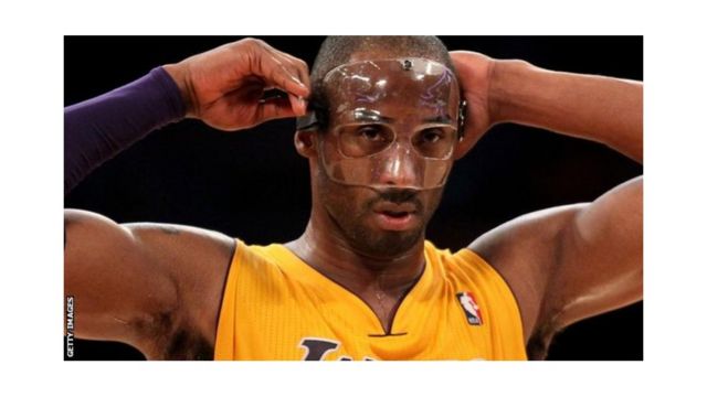 Le dernier masque du basketteur Kobe Bryant a été vendu à 67 000 $US.