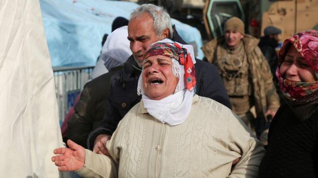 Diyarbakır'da acı içindeki depremzedeler