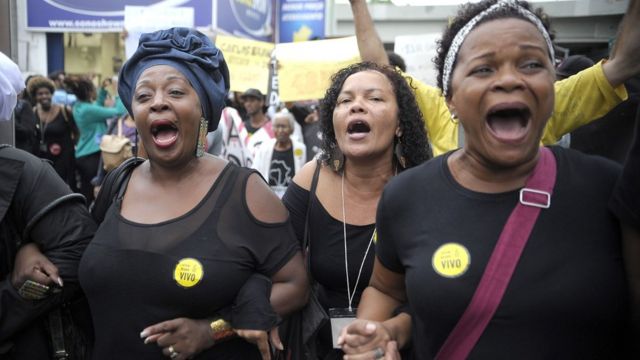 Mulheres protestam contra mortes de jovens negros
