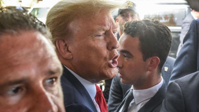 அமெரிக்க நீதிமன்றத்தில் டிரம்ப்