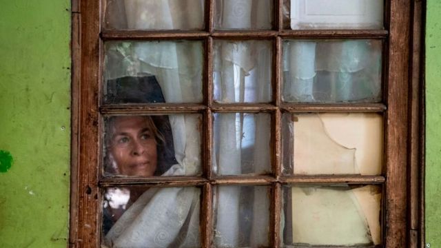 Mujer confinada en Chile.