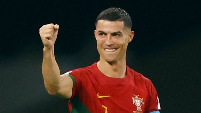 Cristiano Ronaldo cobra un penalti