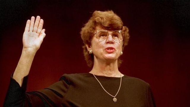 Janet Reno a joué un rôle dans certaines des controverses et des scandales qui ont secoué l'administration Clinton.
