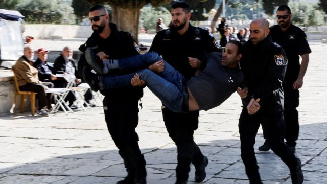 الشرطة الإسرائيلية تعتقل فلسطينيا