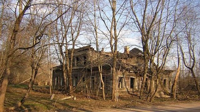 Бывший дом семьи Виленкиных в семье Остроговицы под Петербургом