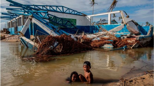Una fábrica dañada por el huracán Eta en Nicaragua