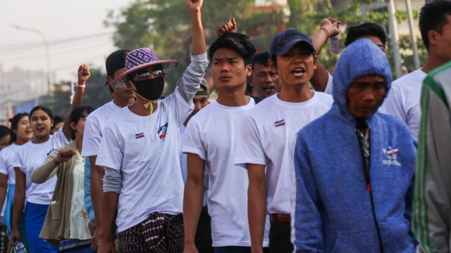မန္တလေးမှာ အလုပ်သမားတွေ ချီတက်တောင်းဆိုမှု ပြုလုပ်