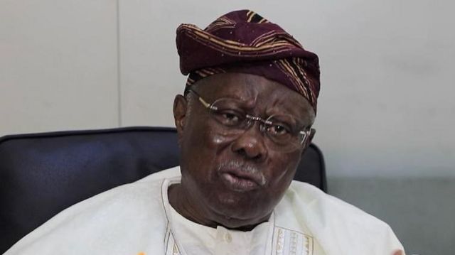 Bode George: Ndị na-agbasa ozi ịkpaoke agbụrụ gwa anyị ihe ha ga-eme ma ha  banye ọchịchị Legọs - BBC News Ìgbò