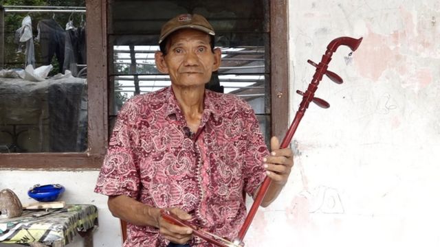 Oen Sin Yang seniman gambang kromong klasik terakhir di Tangerang ... picture