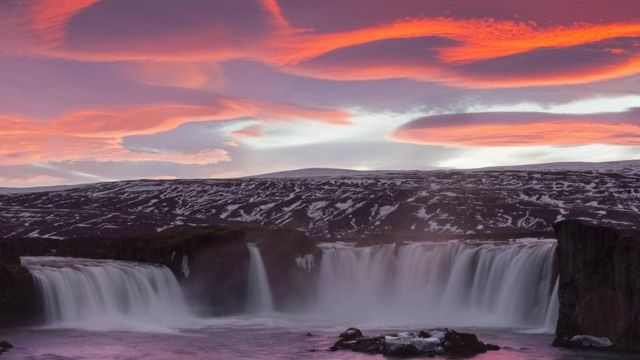 تحظى أيسلندا بكمياتٍ كبيرةٍ من الطاقة الحرارية الأرضية