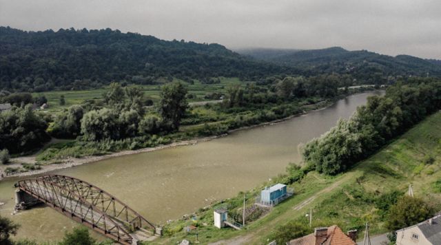 Muchos han muerto intentando huir de Ucrania nadando en el impredecible río Tisa.